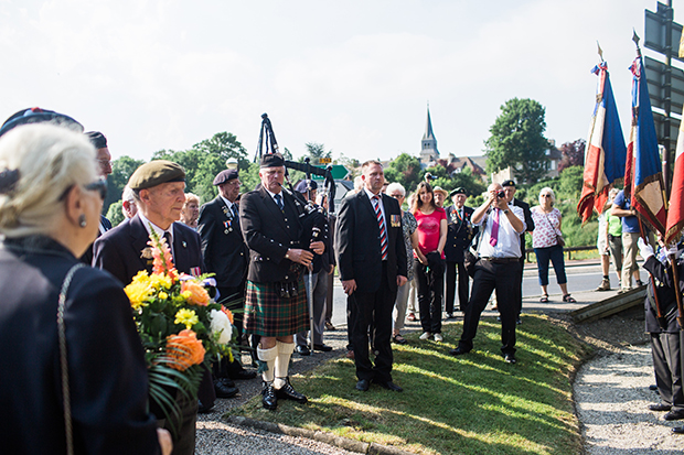 ceremony of remembrance at thrum-harcourt