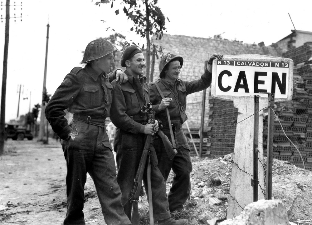 Canadian soldiers Caen July 1944